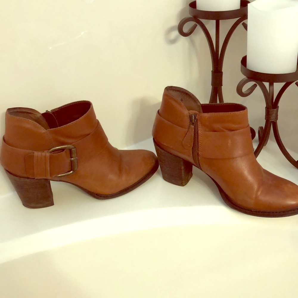 Super cute chunky heeled boots
